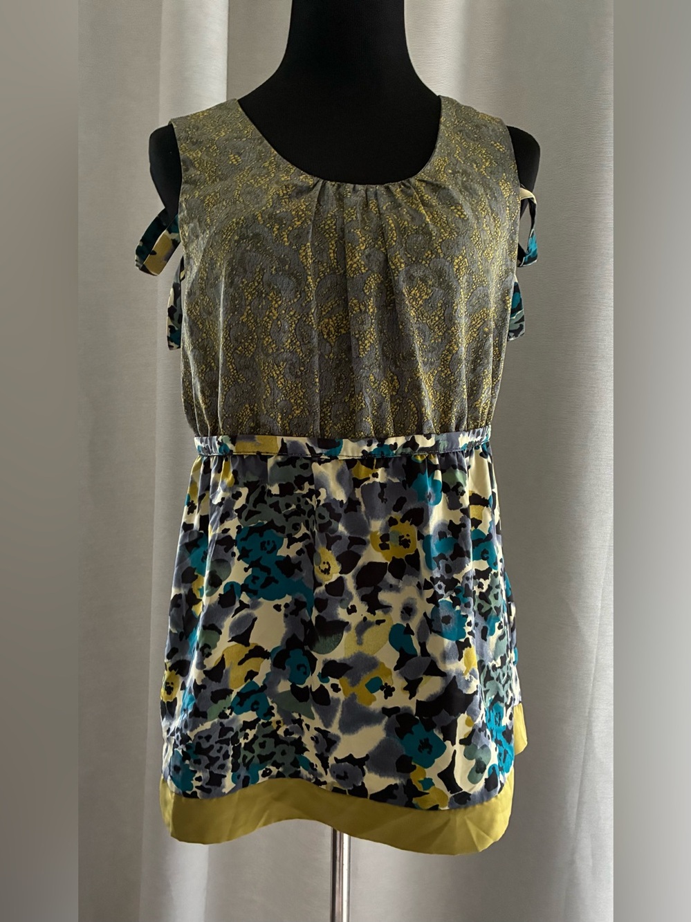 Simply Vera Vera Wang Gray and Teal Floral Mixed-Media Sleeveless Top